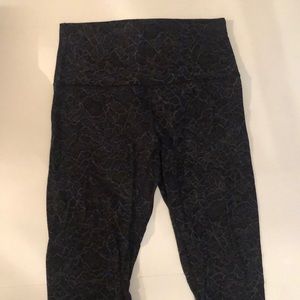 snake-like patterned lululemon leggings, size 4